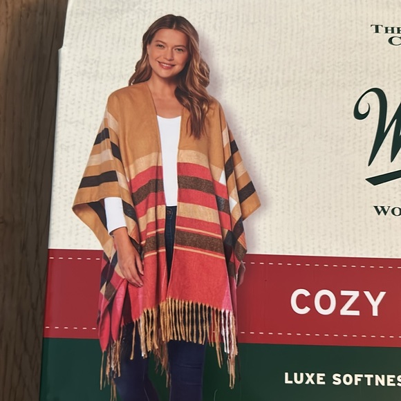 NWT Women’s Woolrich Blanket Wrap - Picture 3 of 3
